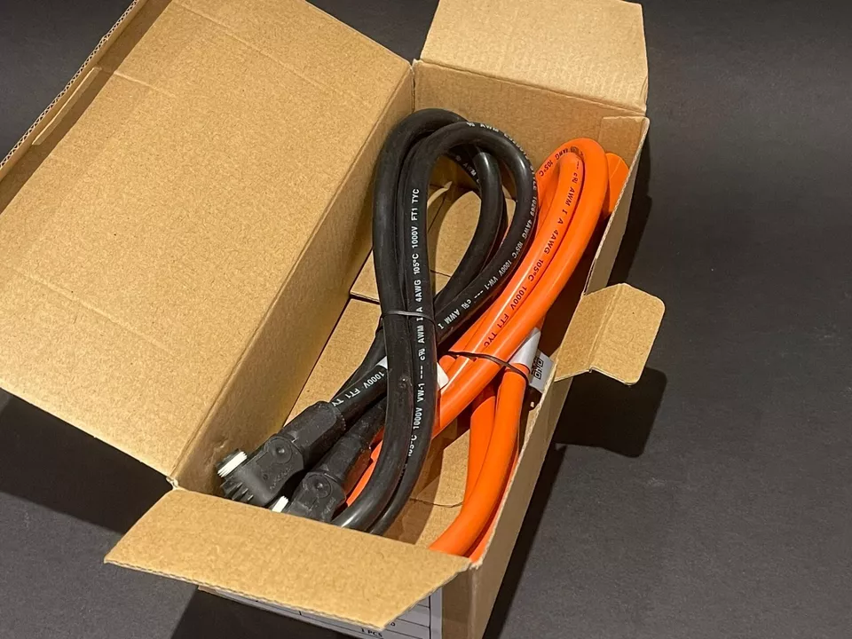 Busbar or Daisy Chain? How to Connect 4+ Lithium Batteries in Parallel